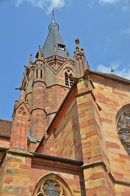 Glockenturm der Stiftskirche Sankt Peter und Paul in Wissambourg