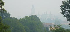 Cathedrale St Front de Périgueux (24) dans la fumée des incendies de Gironde