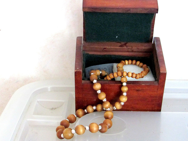 #42 - Eunice Perkins - Wooden Box and Beads - 57̊ 0points