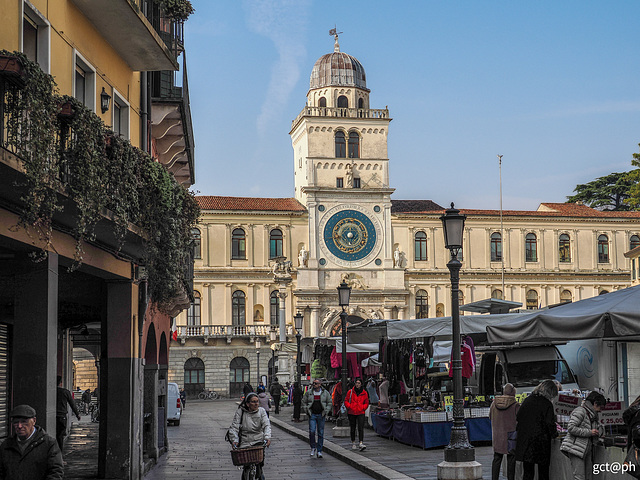 Piazza dei Signori. La Torre dell’Orologio.