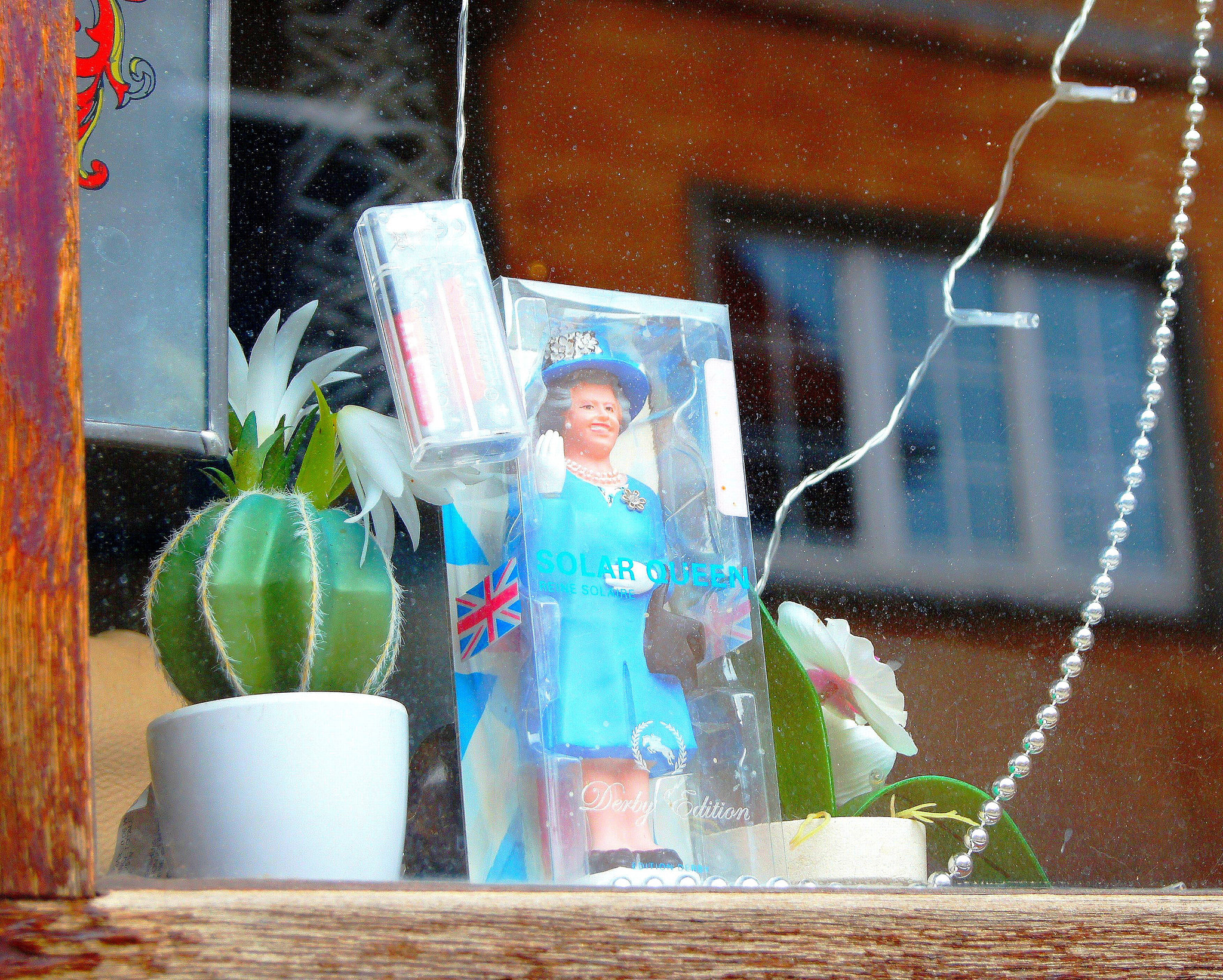 ... God save the Queen ...