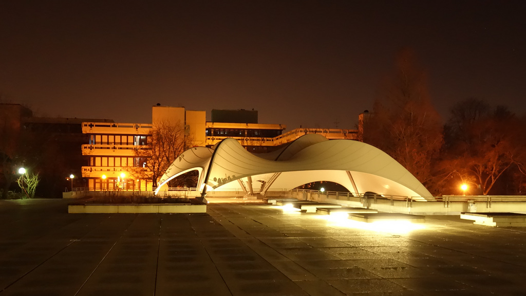 Zeltdach an den Hochschulen von Ludwigsburg (Caffeteriabereich darunter)