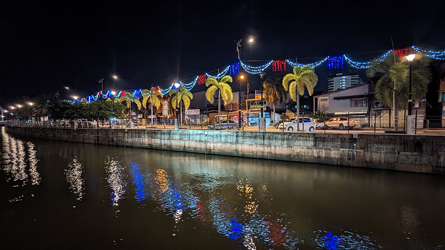 Les couleurs nocturnes de la Malaisie festive