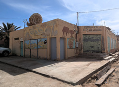 Adarissa A.T.L avec escargot géant sur le toit Adarissa A.T.L avec escargot géant sur le toit