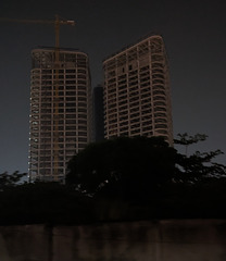 Cambodian architecture at night / Architecture cambodgienne vue de soir Cambodian architecture at night / Architecture cambodgienne vue de soir