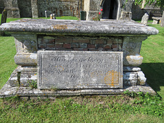 biddenden church, kent  (34)c18 chest tomb of patience haffenden  +1733 and family
