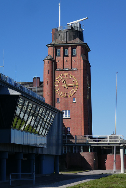 Lotsenstation und Radarturm...