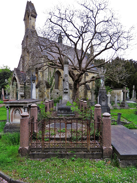 kensington hanwell cemetery, ealing, london