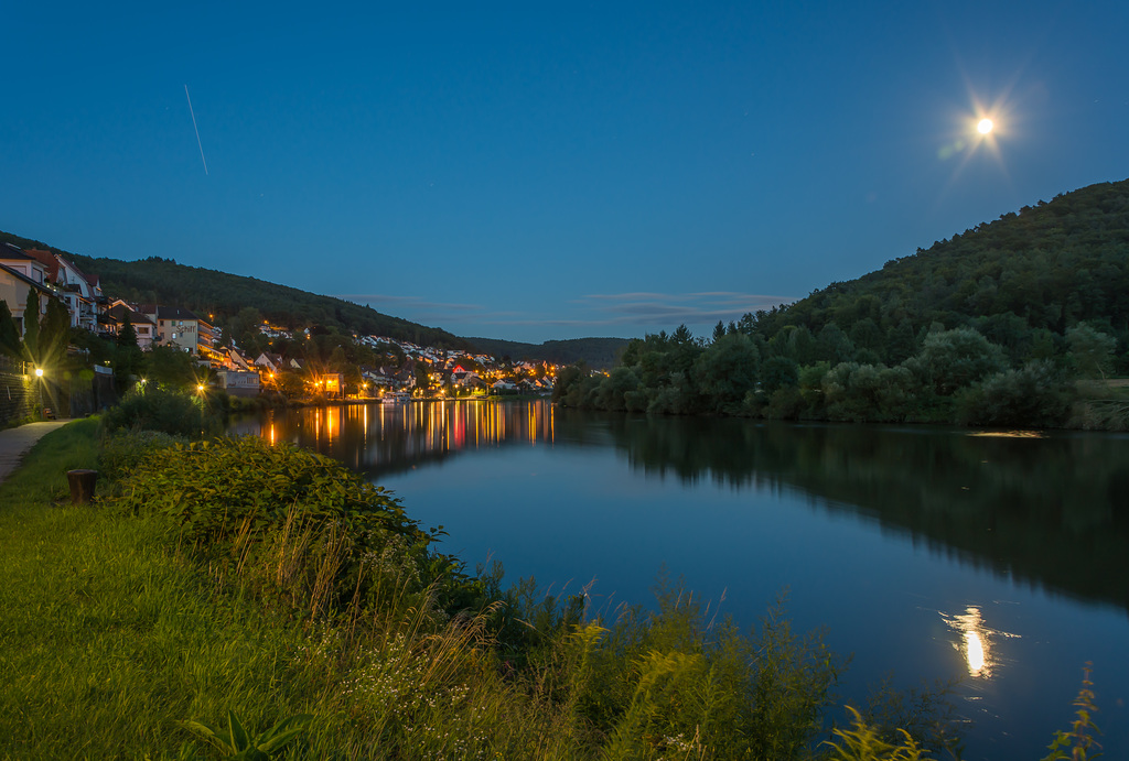 Abendlicher Blick auf Neckarsteinach