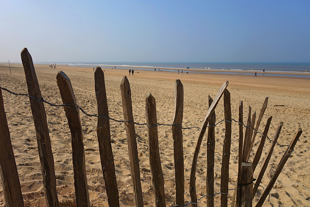 Festung im weiten Sand  - - HFF