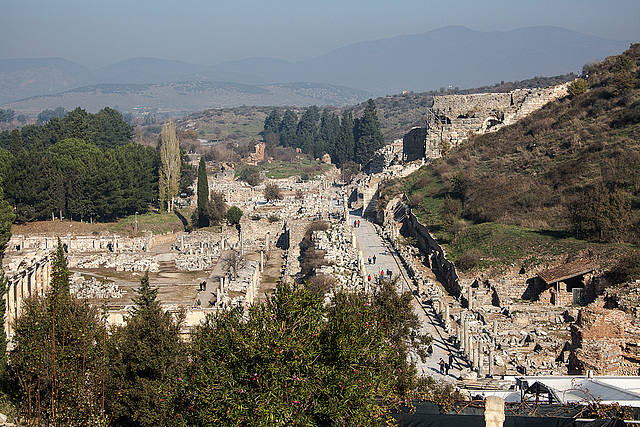 20151207 9762VRAw [R~TR] Agora, Theater-Gymnasium, Marmorstraße,  Großes Theater, Ephesos, Selcuk