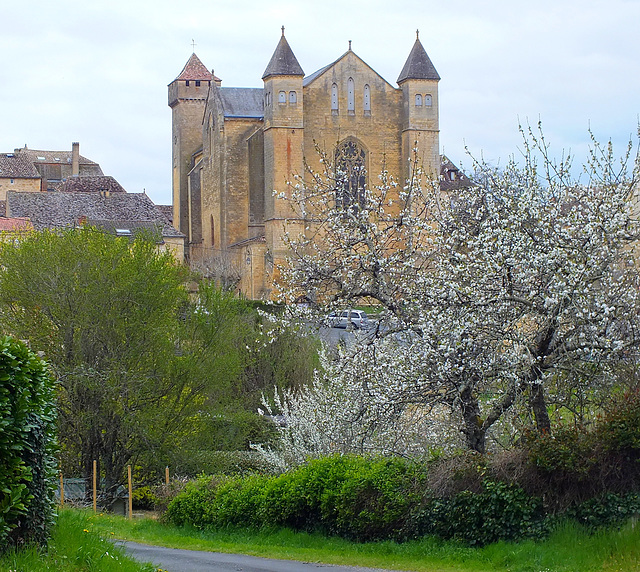 Eglise St Laurent et St Front de Beaumont du Périgord