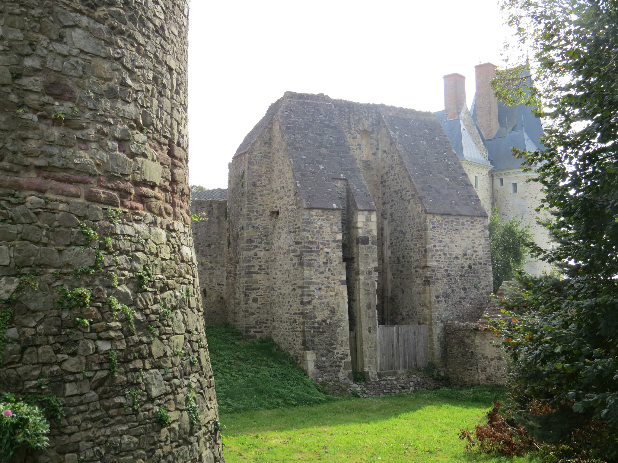 Sainte-Suzanne, 13.