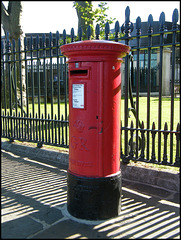 Greenwich GR pillar box