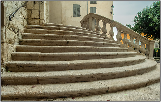 Treppe zum Kirchenportal