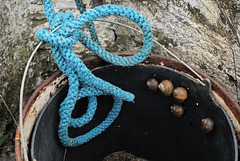 Penedos, Well and blue rope