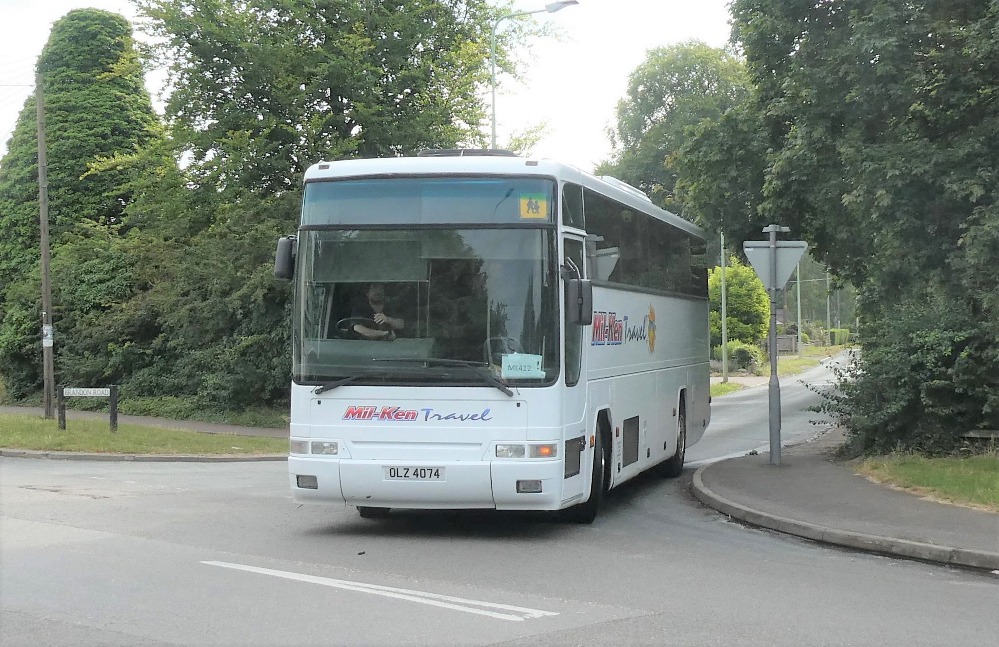 Mil-Ken Travel OLZ 4074 in Mildenhall - 19 Jul 2019 (P1030165)