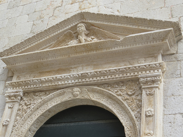 Dubrovnik : porte de la chapelle Nuncijata.
