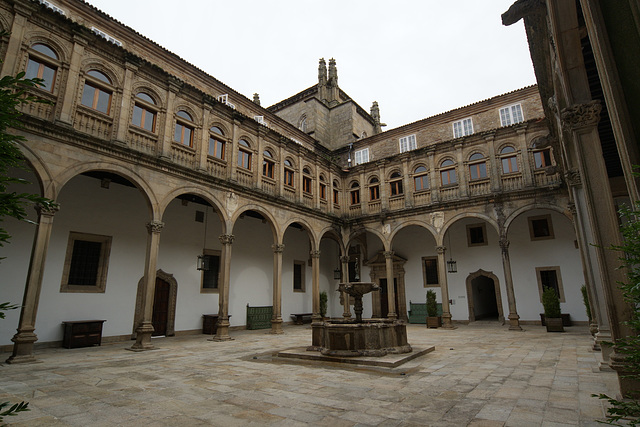 Parador Cloisters