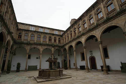 Parador Cloisters