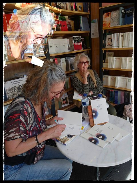 Autograph's session, book "Léxico Azul", by Cristina BRITO