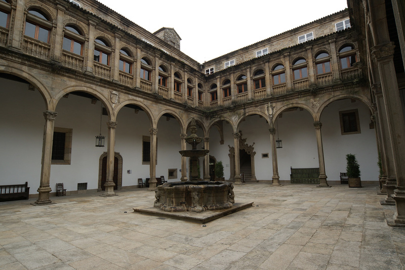 Parador Cloisters
