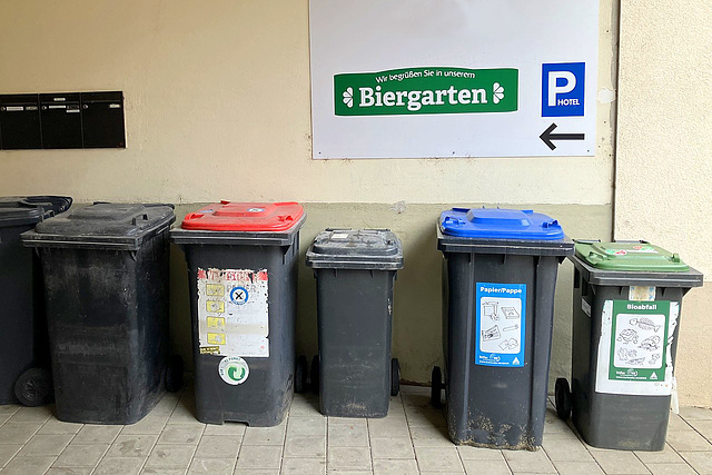 Biergarten mit frisch gezapftem Tonnenbier