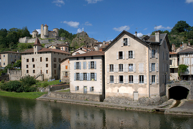 Laroquebrou et son château - Cantal