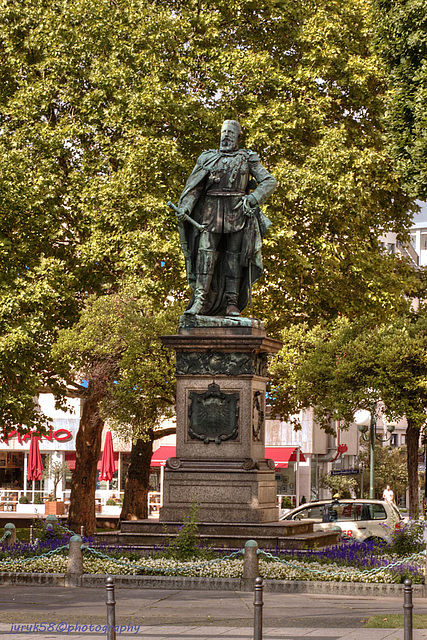 Kaiser Friedrich Statue