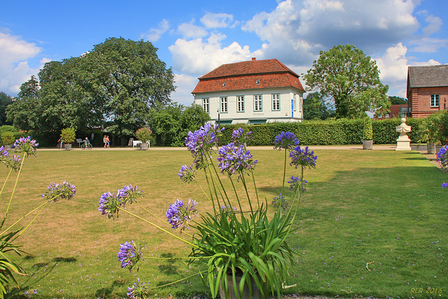 Ludwigslust, Blick von der Schlossterrasse zum Fontänenhaus