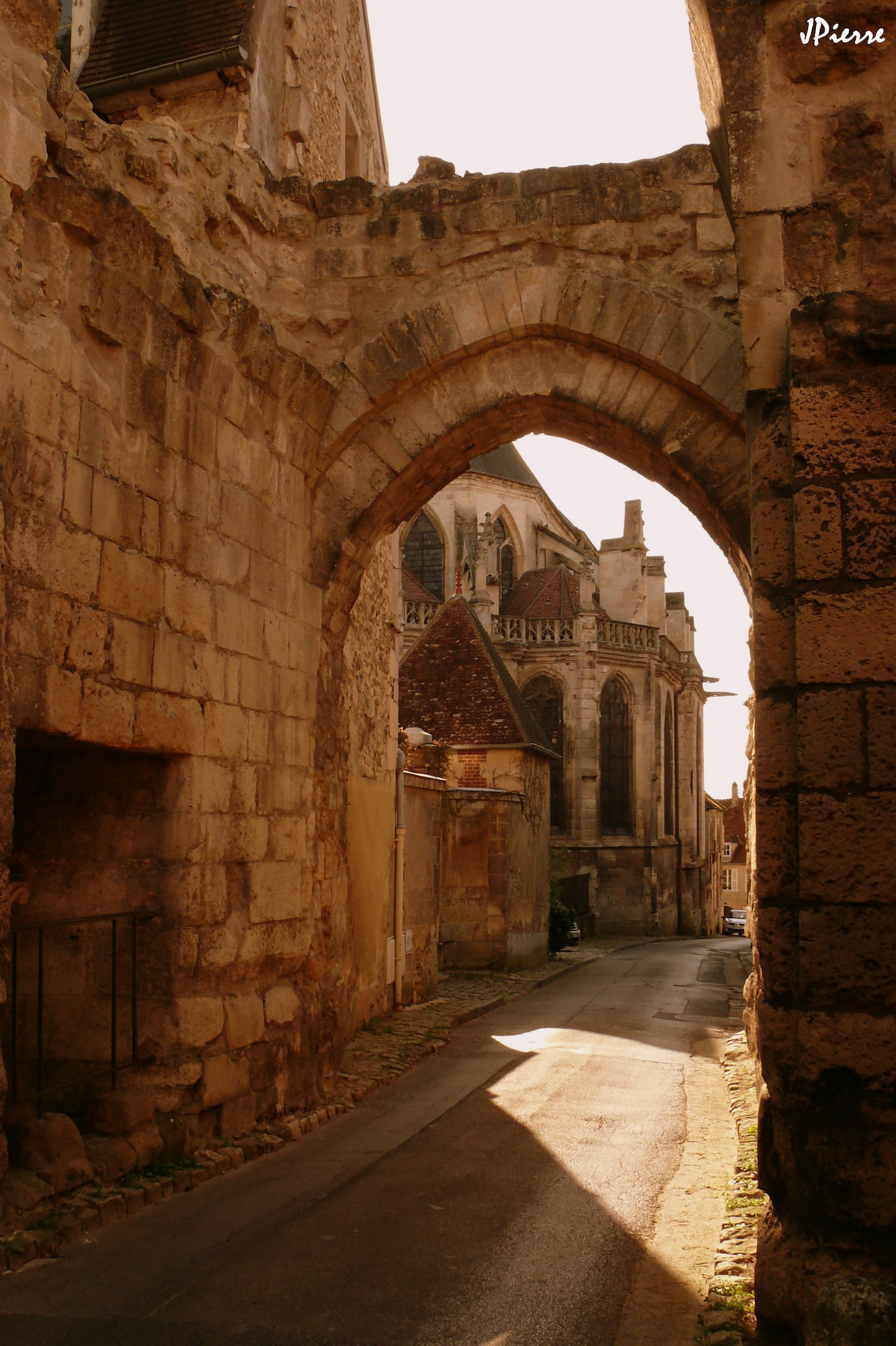 Vieilles pierres de Clermont (Oise)