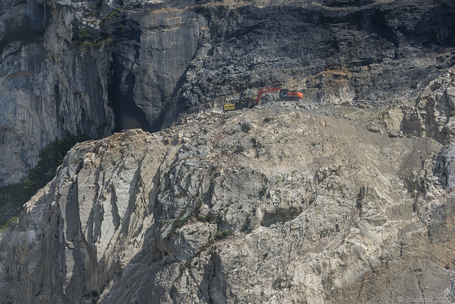 eine etwas exponierte Baustelle am Mont Salève  (© Buelipix)