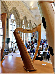 la harpe , au concert , dans le réfectoire de l'abbaye de Léhon (22) Dinan -Léhon .