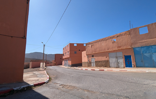 Au fil du carrefour ombragé Au fil du carrefour ombragé