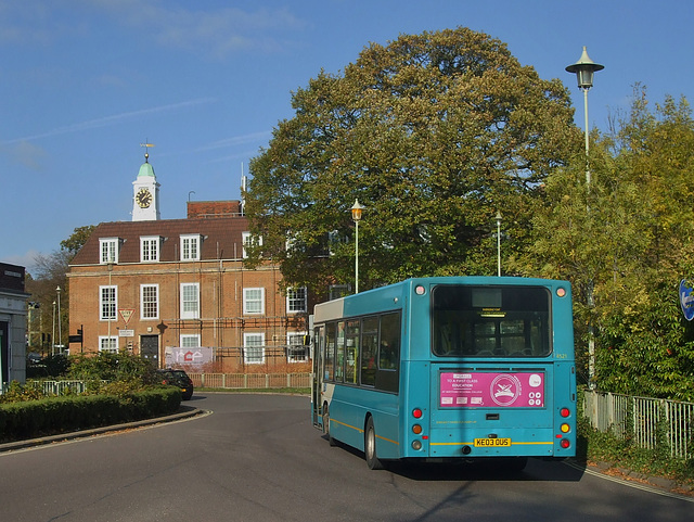 DSCF5272 Arriva 4521 (KE03 OUS) in Welwyn Garden City - 25 Oct 2018