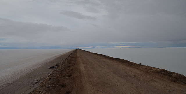 Bolivia, Western Dam to Enter the Salar de Uyuni