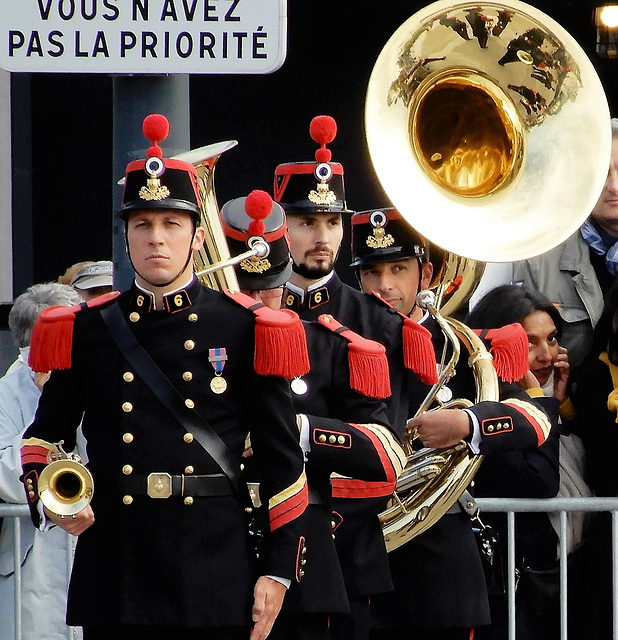 ils sont beaux .. le prestige de l'uniforme