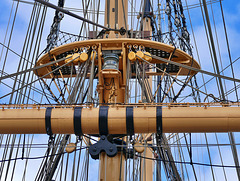 Tauwerk, Rah und Ausguck am Fockmast der "Mercator" - Oostende
