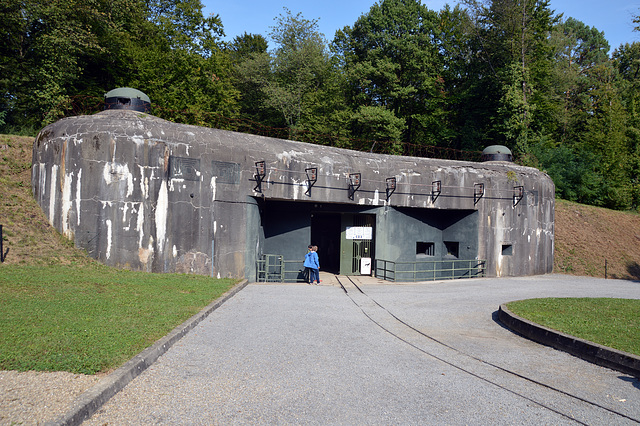 Ehemaliger Munitionseingang, heutiger Eingang zu den unterirdischen Anlagen, Block 7.