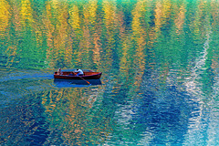 Sunday Challenge: Farben des Herbstes – Pragser Wildsee Sunday Challenge: Farben des Herbstes – Pragser Wildsee