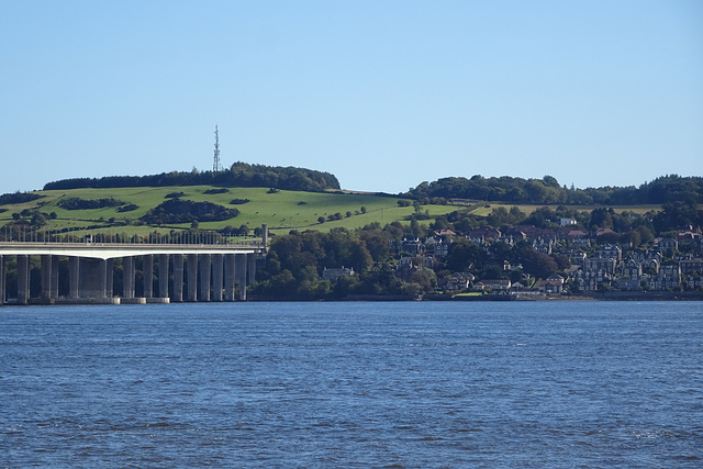 Looking Across To Newport On Tay