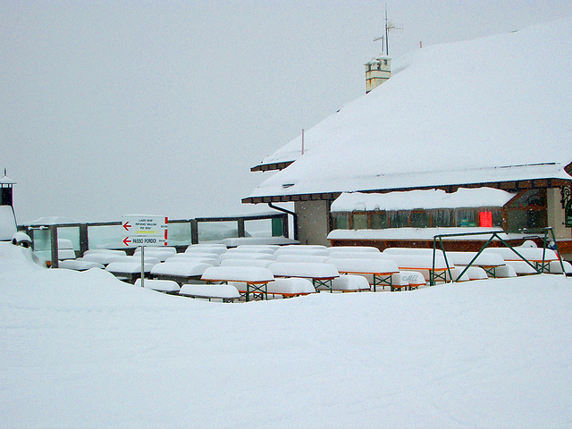 Die Bank am Passo Pordoi