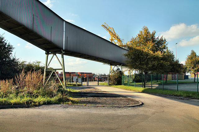 Förderbandbrücke von TRIMET über der Hafenzufahrt (Voerde-Friedrichsfeld) / 5.10.2024