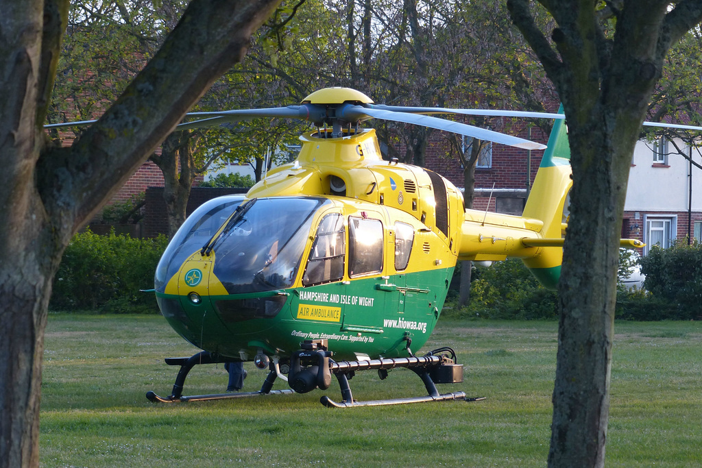 G-HIOW in Gosport (2) - 30 April 2019