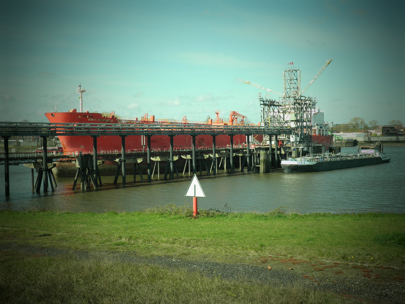 Tankanlage in HH-Finkenwerder