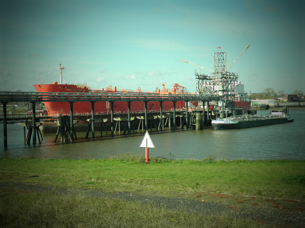 Tankanlage in HH-Finkenwerder