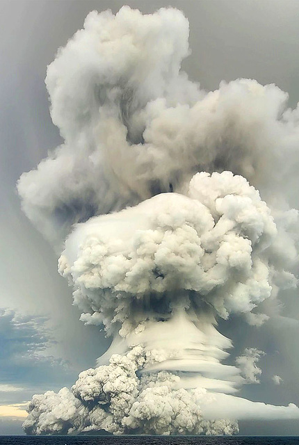 vol - Hunga Tonga–Hunga Haʻapai eruption plume [2021]