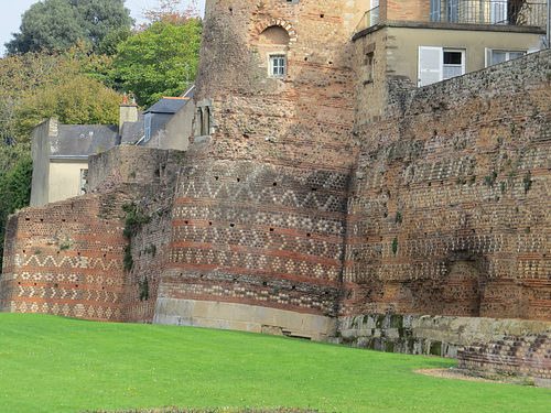 L'enceinte du Mans, 3.