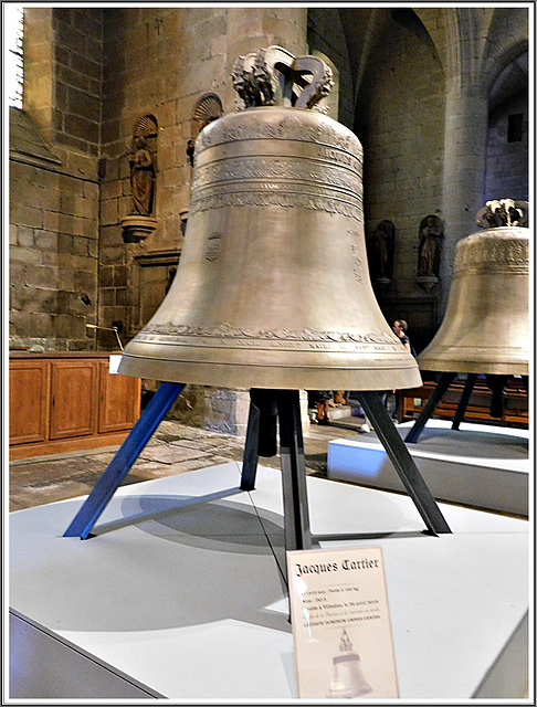 La cloche Jacques Cartier de la Cathédrale Saint Vincent à Saint Malo (35)