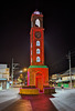 Horloge et rond-point nocturne / Roundabout around the clock